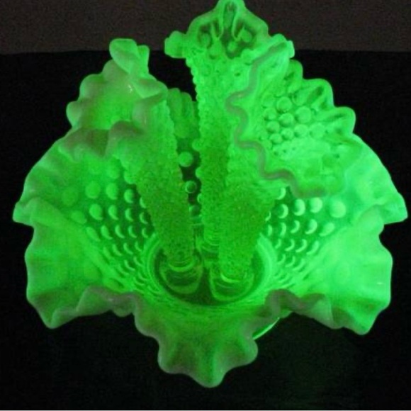 VINTAGE FENTON TOPAZ OPALESCENT VASELINE GLASS HOBNAIL EPERGNE 3 TRUMPET - Picture 12 of 12